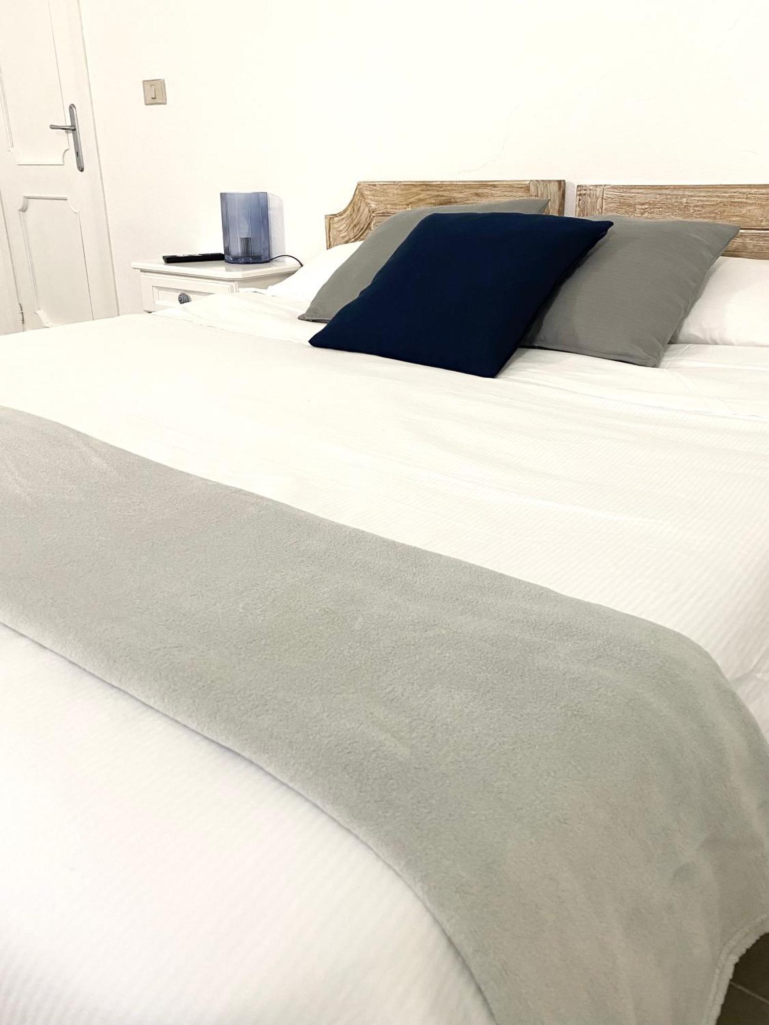 Cala Reale Rooms Marinella مارينيلاّ المظهر الخارجي الصورة