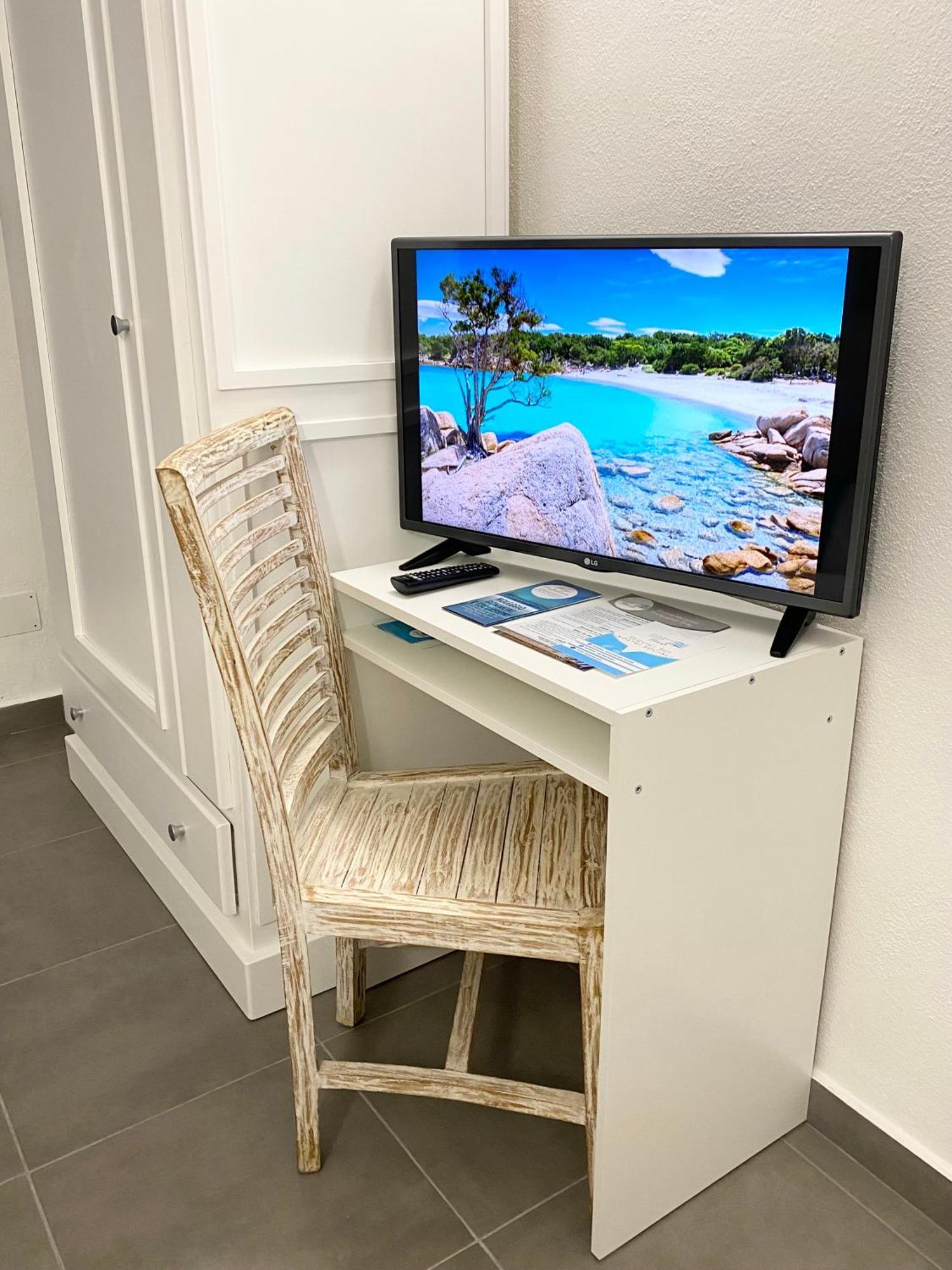 Cala Reale Rooms Marinella مارينيلاّ المظهر الخارجي الصورة